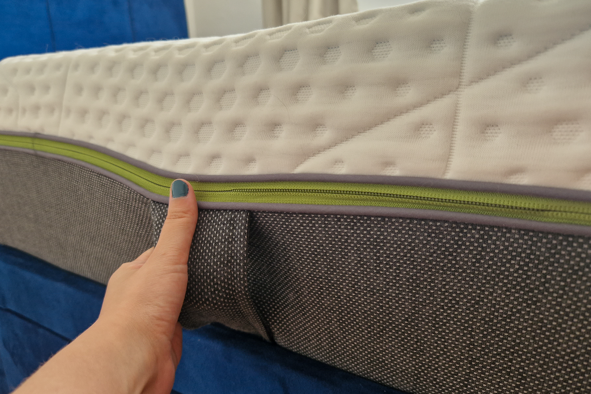 Emma mattress cover side handles